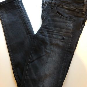 American Eagle black distressed jegging